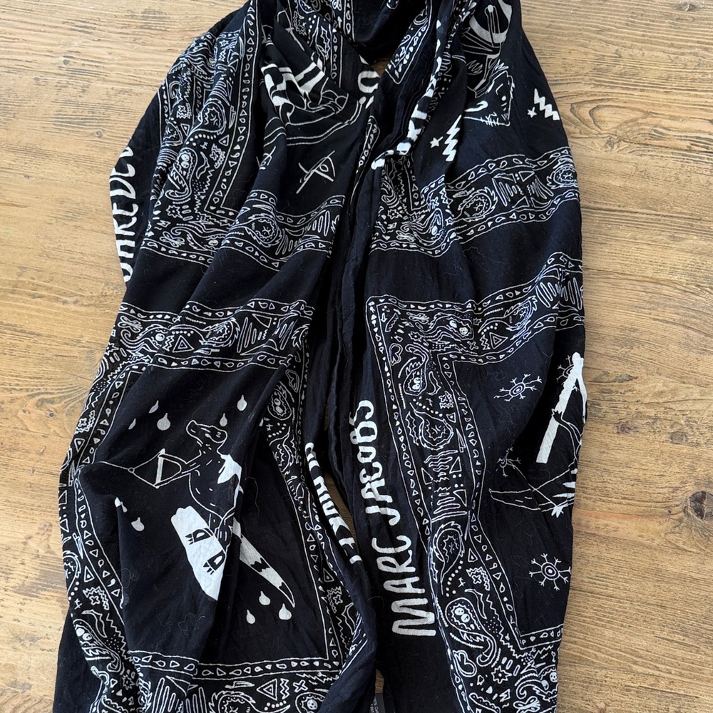 Marc Jacobs Dinosaur & Bandana print Scarf/Beach Blanket 100 % Cotton - Picture 7 of 7